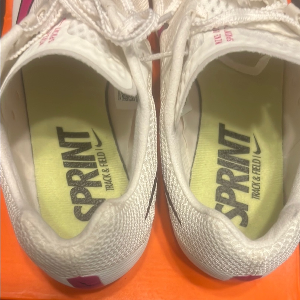 Nike White and Pink Athletic Shoes Sleek Design - Picture 5 of 6